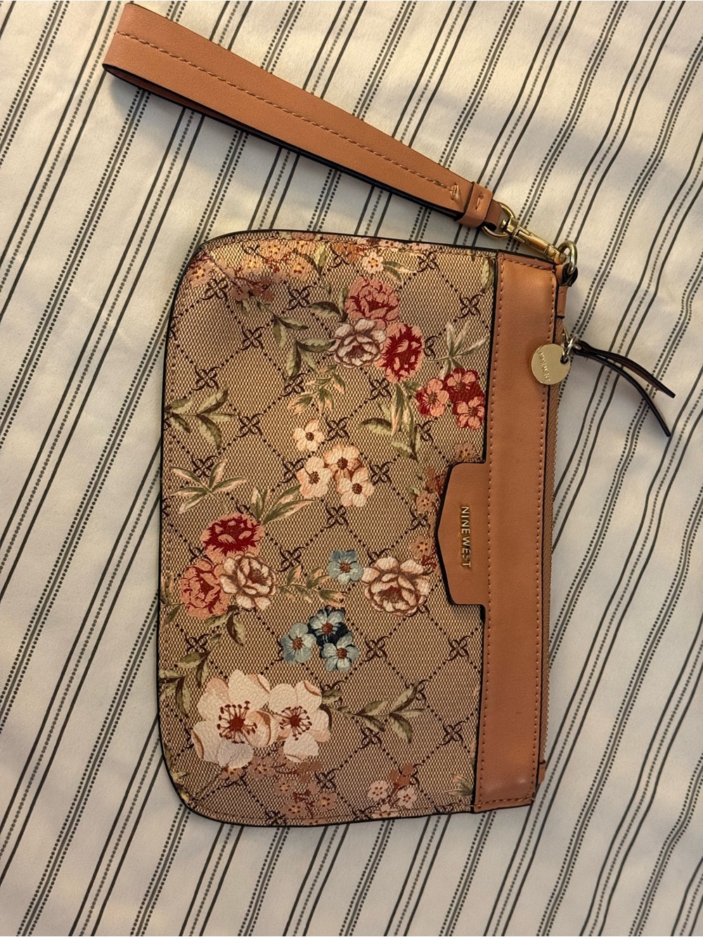Nine West wristlet/clutch